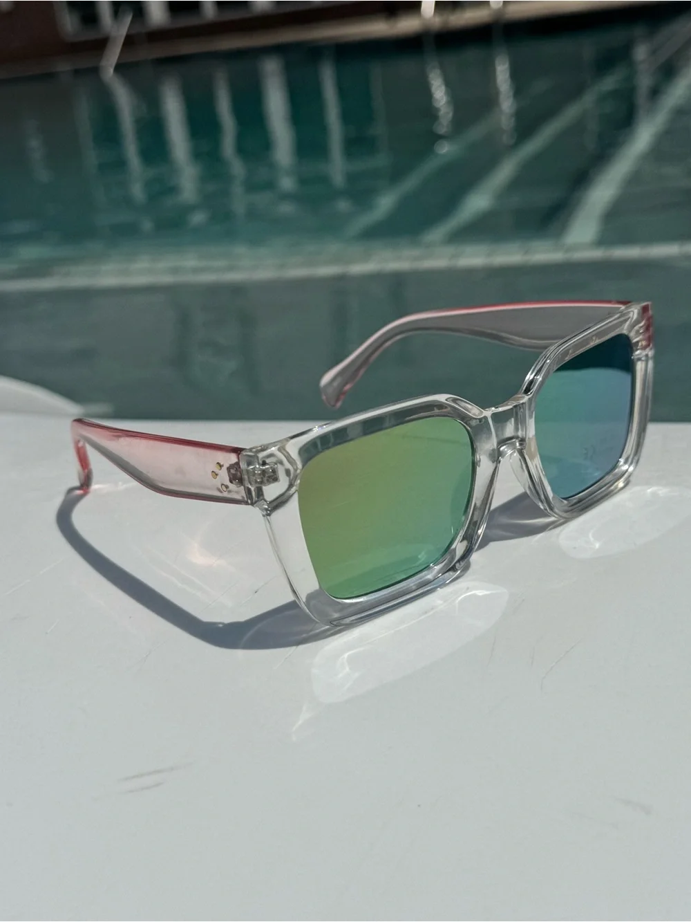 no brand chic clear